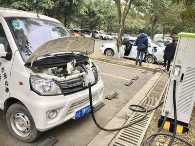 成都最大電動汽車公共充電站投運 日充電500輛，緩解“里程焦慮”？